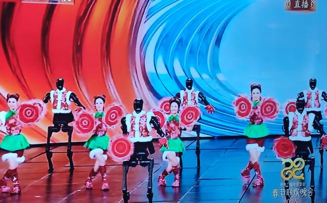 晚十大精彩节目及十大吐槽AG真人2025央视春(图1)