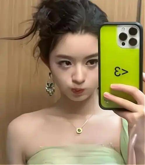 议：一场从奢侈品到权力监督的集体追问AG真人女明星黄杨钿甜天价耳环引争(图2)