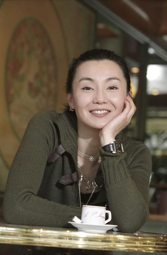 全网60岁依然是大家最爱的穿衣榜样AG真人国际张曼玉的平价穿搭火遍(图6)