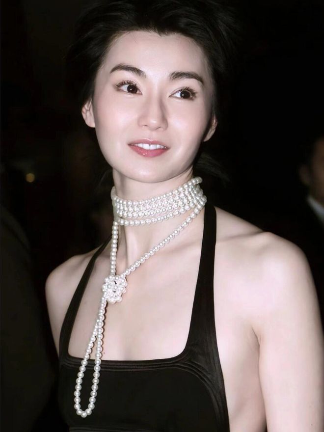 全网60岁依然是大家最爱的穿衣榜样AG真人国际张曼玉的平价穿搭火遍(图9)