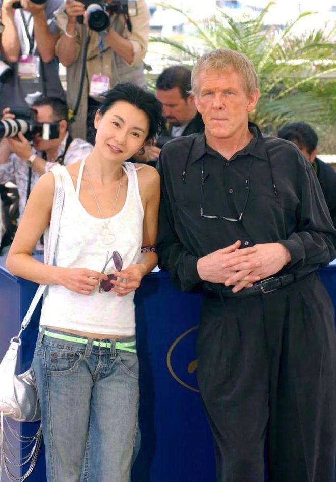 全网60岁依然是大家最爱的穿衣榜样AG真人国际张曼玉的平价穿搭火遍(图10)