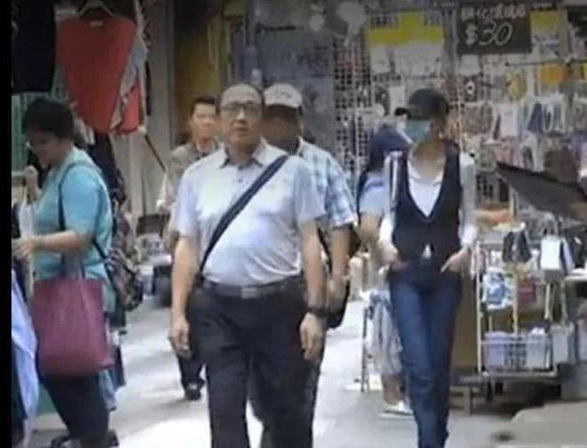 全网60岁依然是大家最爱的穿衣榜样AG真人国际张曼玉的平价穿搭火遍(图12)