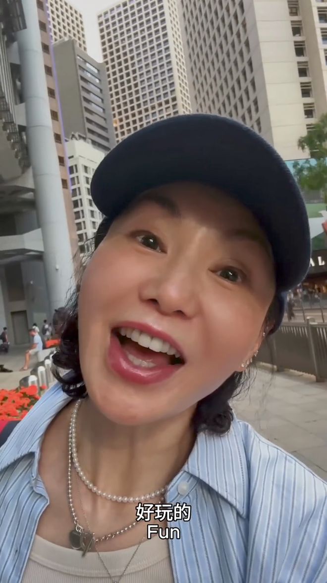 全网60岁依然是大家最爱的穿衣榜样AG真人国际张曼玉的平价穿搭火遍(图13)