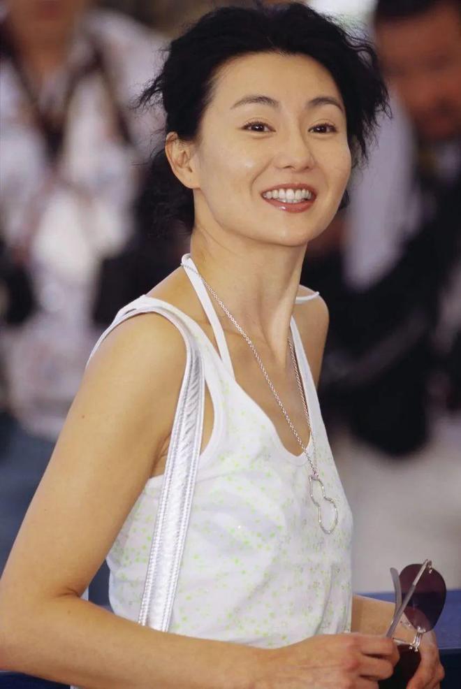 全网60岁依然是大家最爱的穿衣榜样AG真人国际张曼玉的平价穿搭火遍(图24)