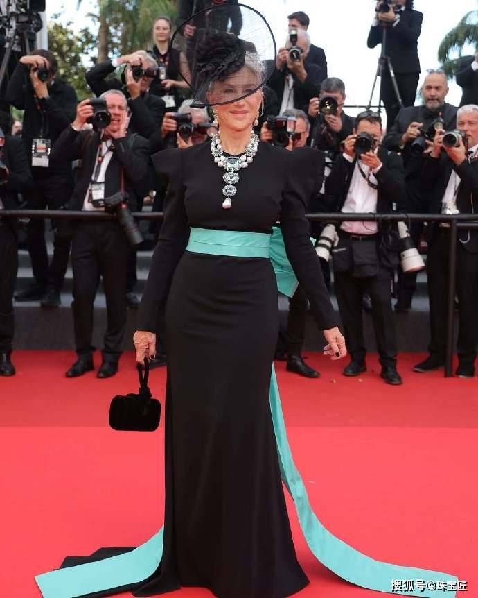 教母Margot McKinney教你做气场女王！AG真人游戏地址色彩炸裂！欧泊珍珠彩宝混搭澳洲珠宝(图33)