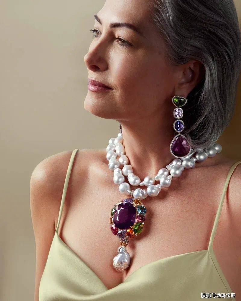 教母Margot McKinney教你做气场女王！AG真人游戏地址色彩炸裂！欧泊珍珠彩宝混搭澳洲珠宝(图35)