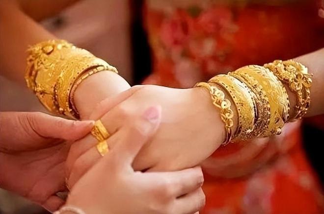 年金价翻3倍三金成难题不是不想是结不起ag真人平台第一游戏难怪大家不结婚！5(图6)