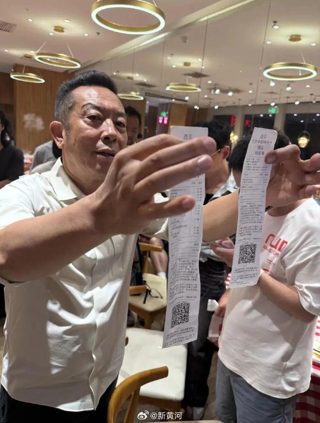走后一小时却说“恶心”明天起全国所有门店上线“罗永浩菜单”AG真人百家家乐平台西贝创始人：罗永浩方结账时攒了会员积分(图2)